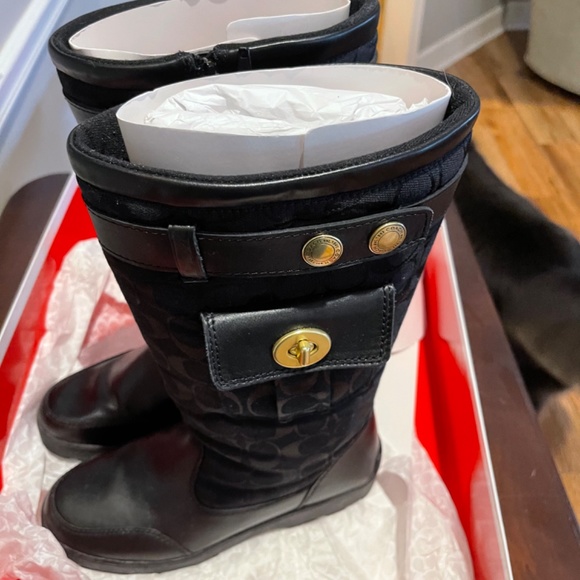 Coach Snow Boots - Picture 2 of 6